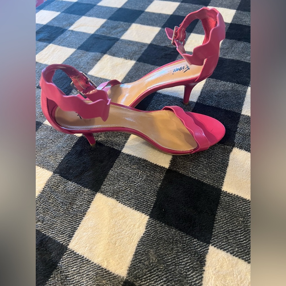 Fioni Pink kitten heel. 8.5